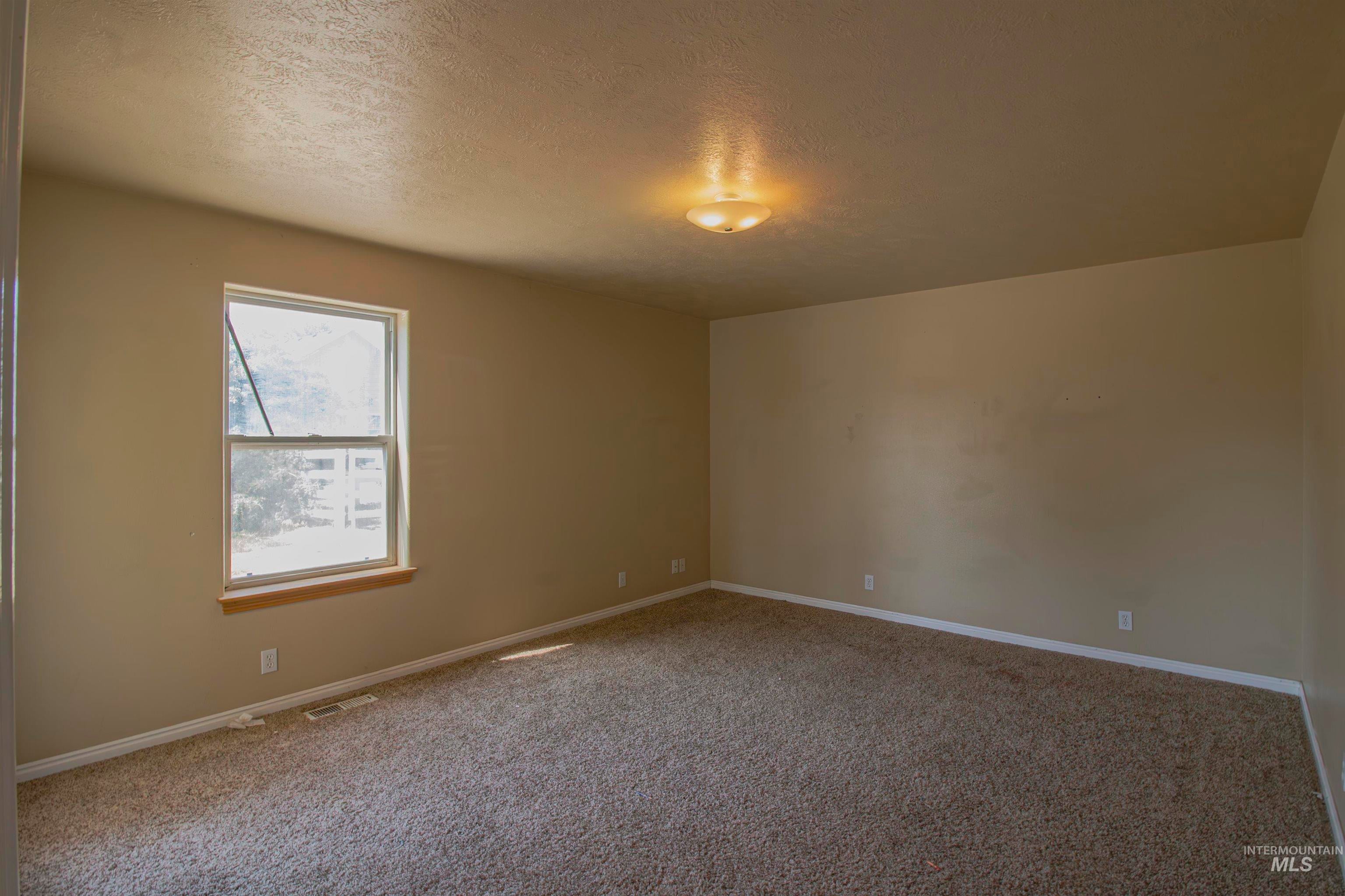 Ontario, Oregon, 97914, United States, 4 Bedrooms Bedrooms, ,3 BathroomsBathrooms,Residential,For Sale,1866488