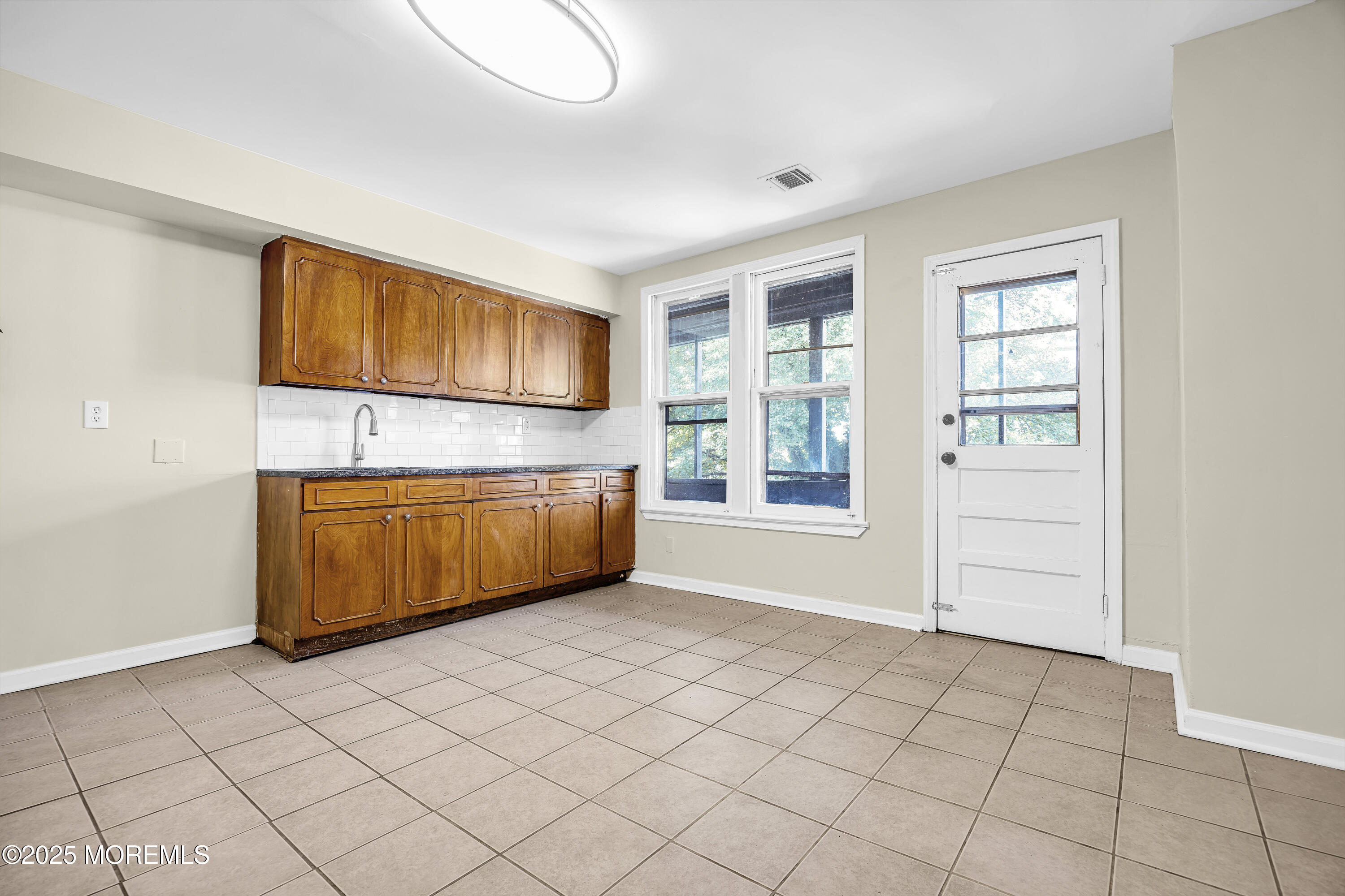 Newark, New Jersey, 07104, United States, 7 Bedrooms Bedrooms, ,3 BathroomsBathrooms,Residential,For Sale,1915900