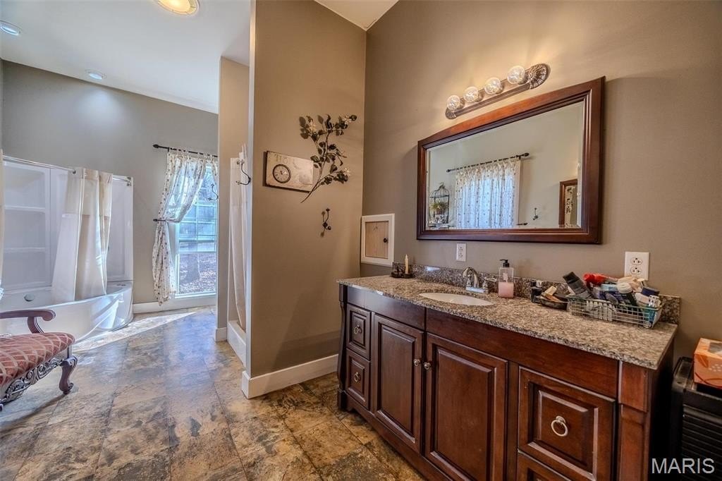 Lebanon, Missouri, 65536, United States, 4 Bedrooms Bedrooms, ,4 BathroomsBathrooms,Residential,For Sale,1976703