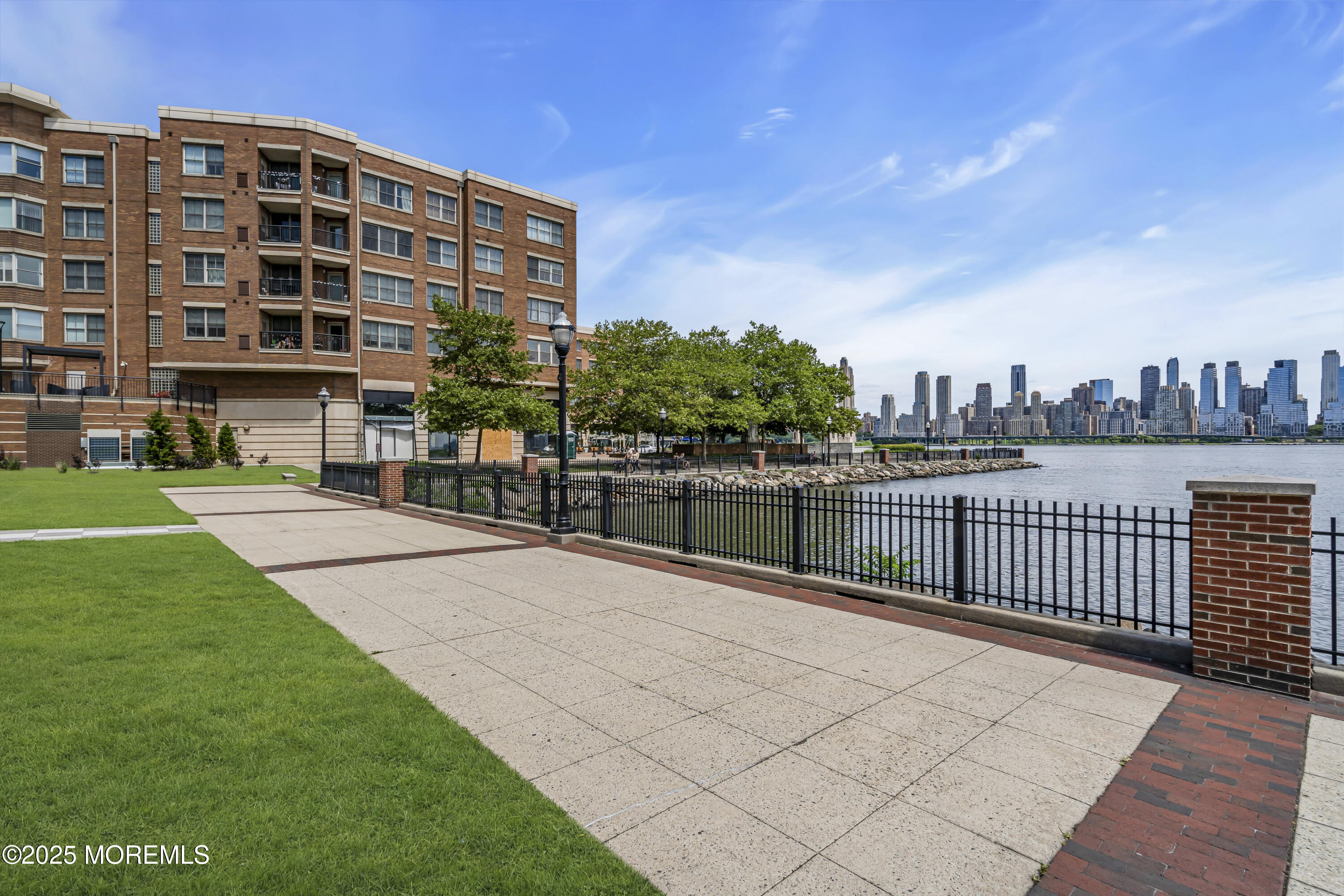 West New York, New Jersey, 07093, United States, 2 Bedrooms Bedrooms, ,2 BathroomsBathrooms,Residential,For Sale,1928927