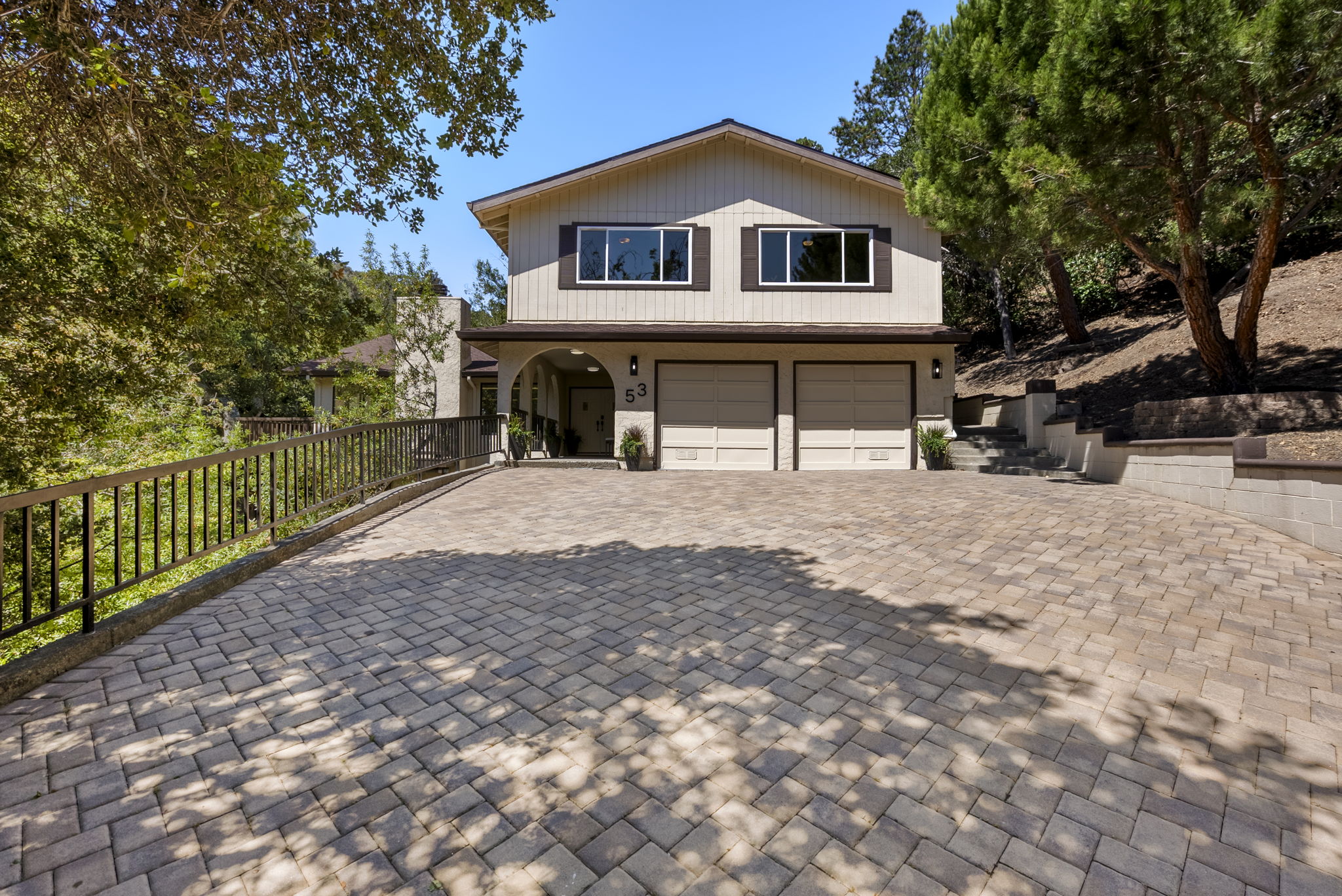  Expansive Residence in Millbrae Highlands - 物件實景