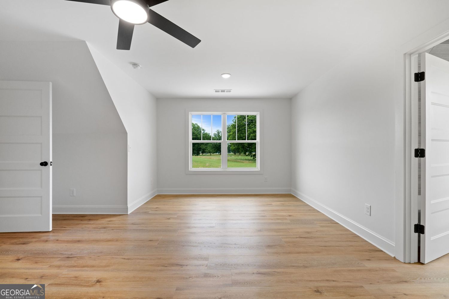 Barnesville, Georgia, 30204, United States, 4 Bedrooms Bedrooms, ,4 BathroomsBathrooms,Residential,For Sale,1859101