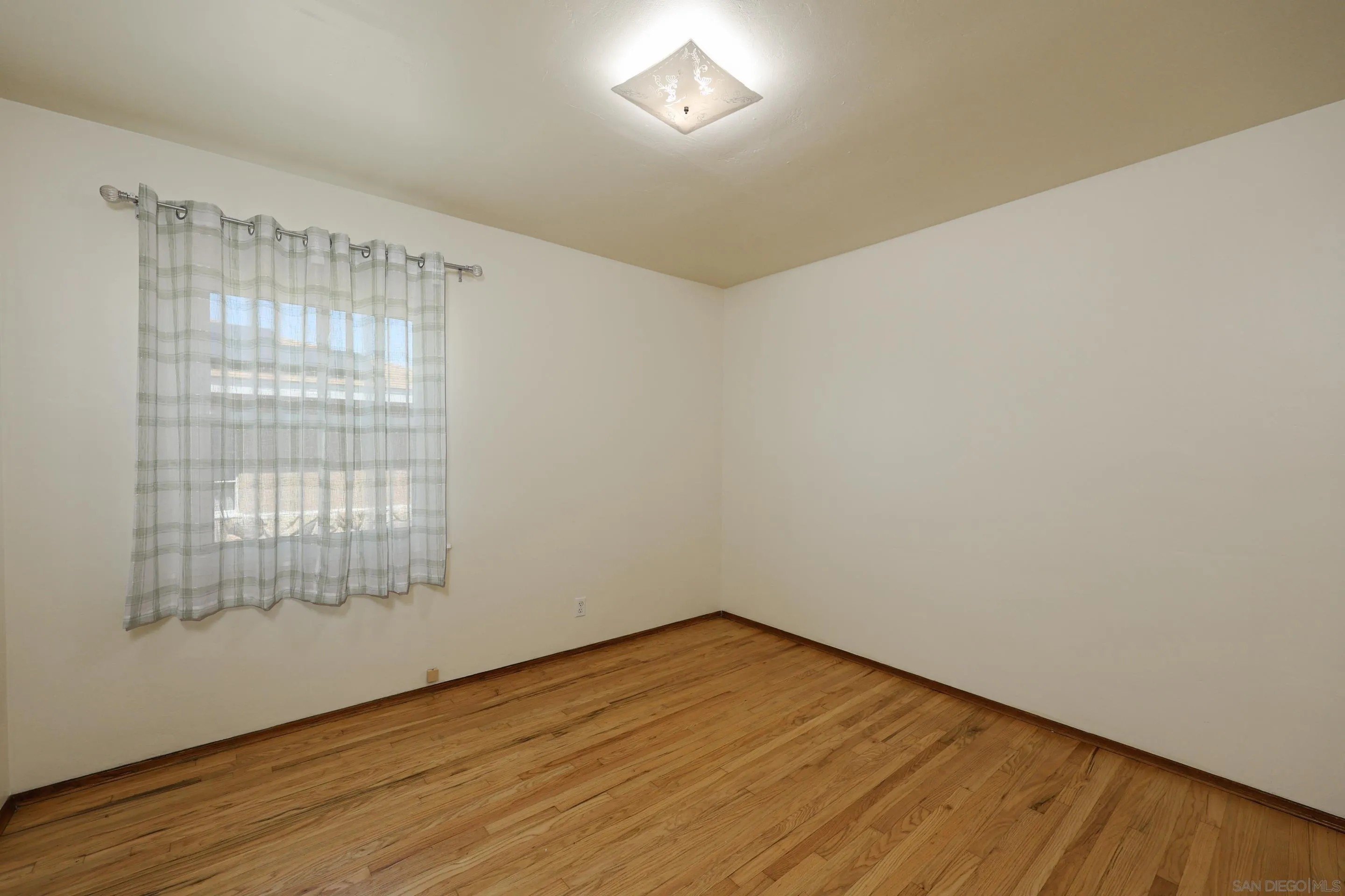 Chula Vista, California, 91910, United States, 3 Bedrooms Bedrooms, ,2 BathroomsBathrooms,Residential,For Sale,1916968