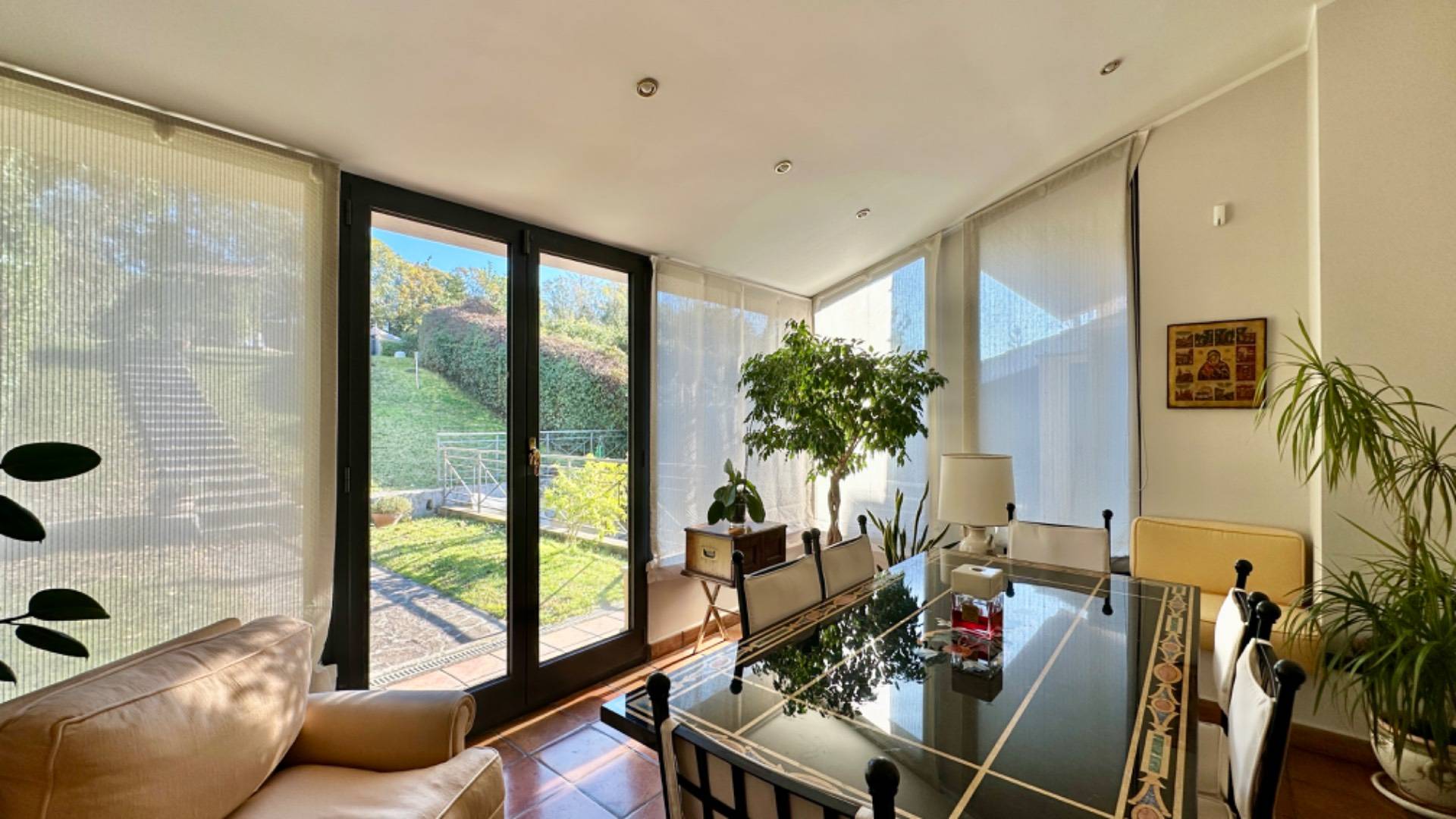 Roma, Roma, 00100, IT, 4 Bedrooms Bedrooms, ,3 BathroomsBathrooms,Residential,For Sale,1746322