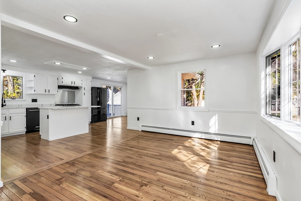 Methuen, Massachusetts, 01844, United States, 4 Bedrooms Bedrooms, ,3 BathroomsBathrooms,Residential,For Sale,1978164