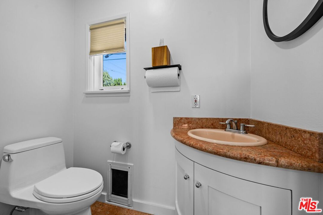 Sherman Oaks, California, 91423, United States, 3 Bedrooms Bedrooms, ,3 BathroomsBathrooms,Residential,For Sale,1986204