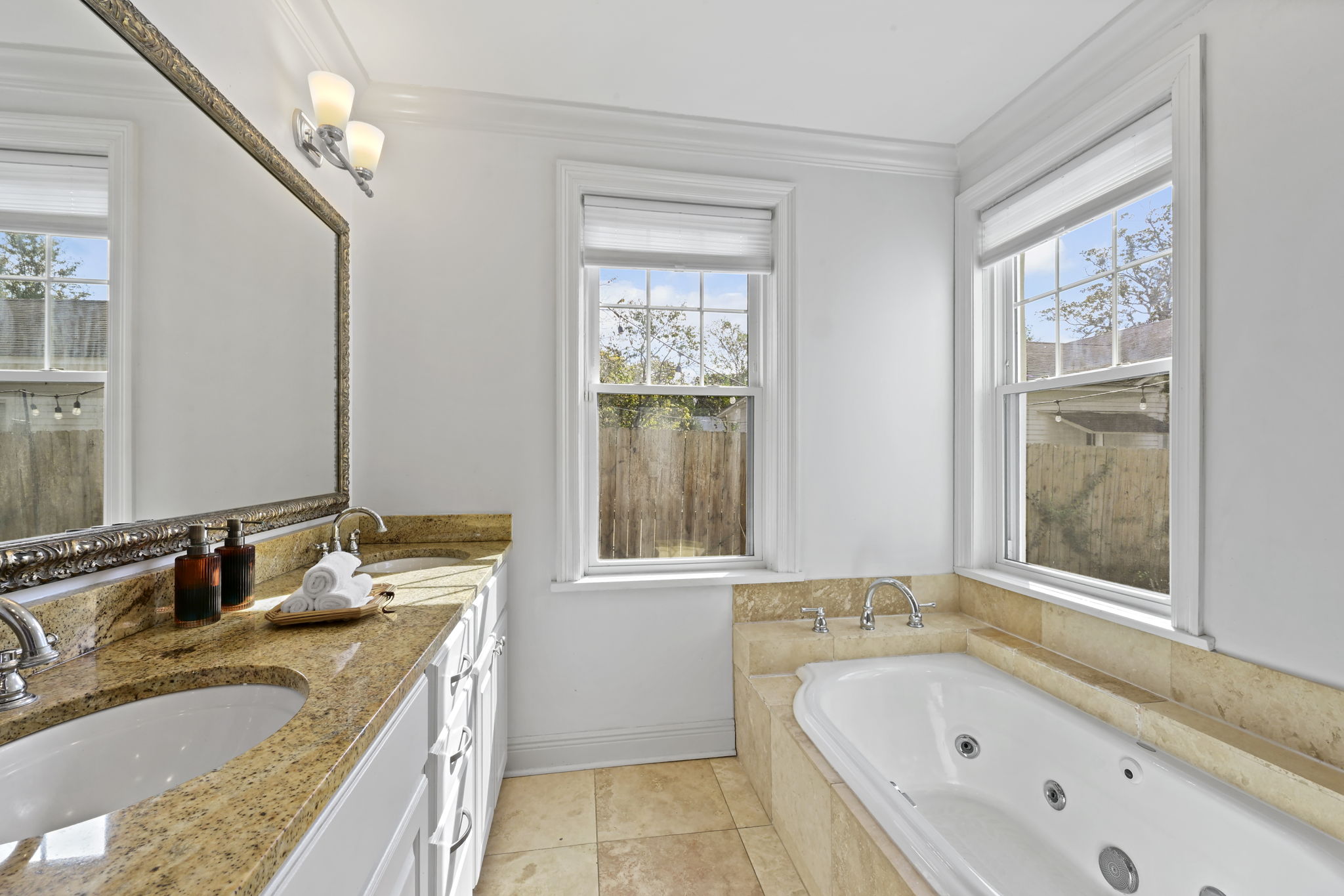 Baton Rouge, Louisiana, 70808, United States, 4 Bedrooms Bedrooms, ,3 BathroomsBathrooms,Residential,For Sale,2000446