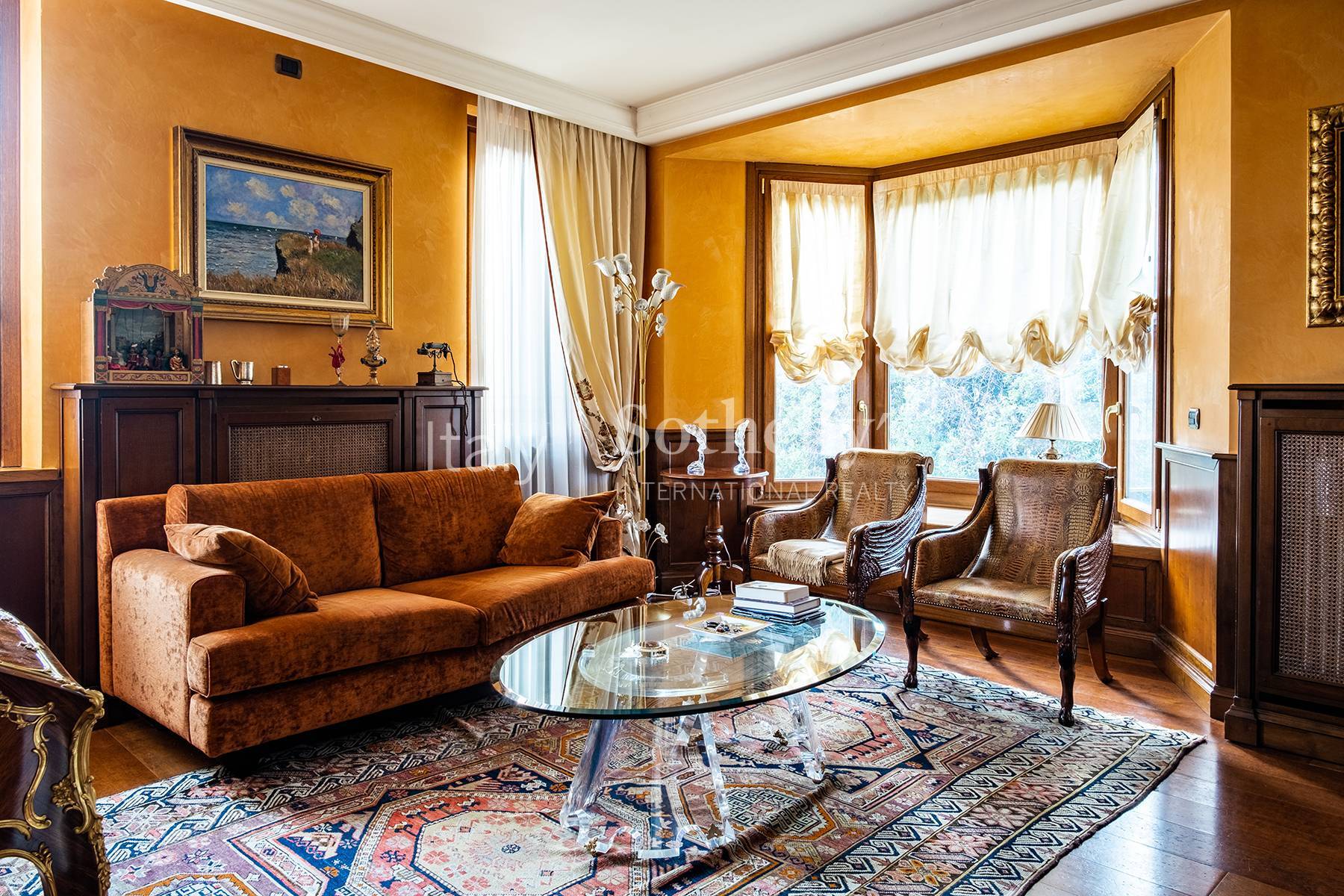  Hillside villa with olive grove and caretaker