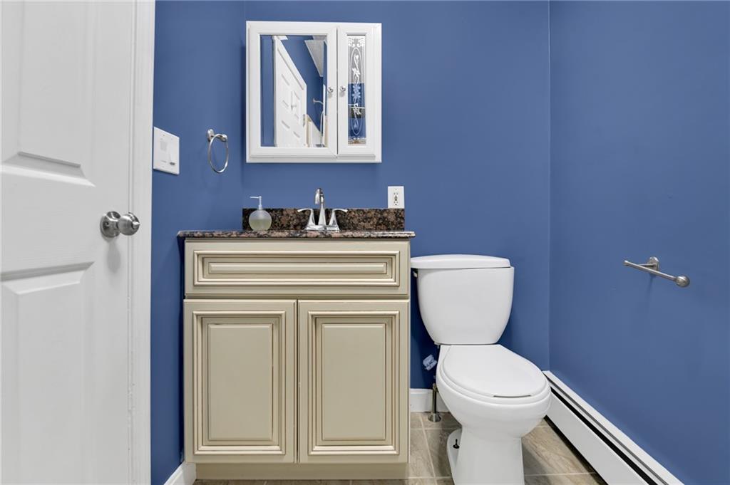 Warwick, Rhode Island, 02889, United States, 3 Bedrooms Bedrooms, ,3 BathroomsBathrooms,Residential,For Sale,2030234