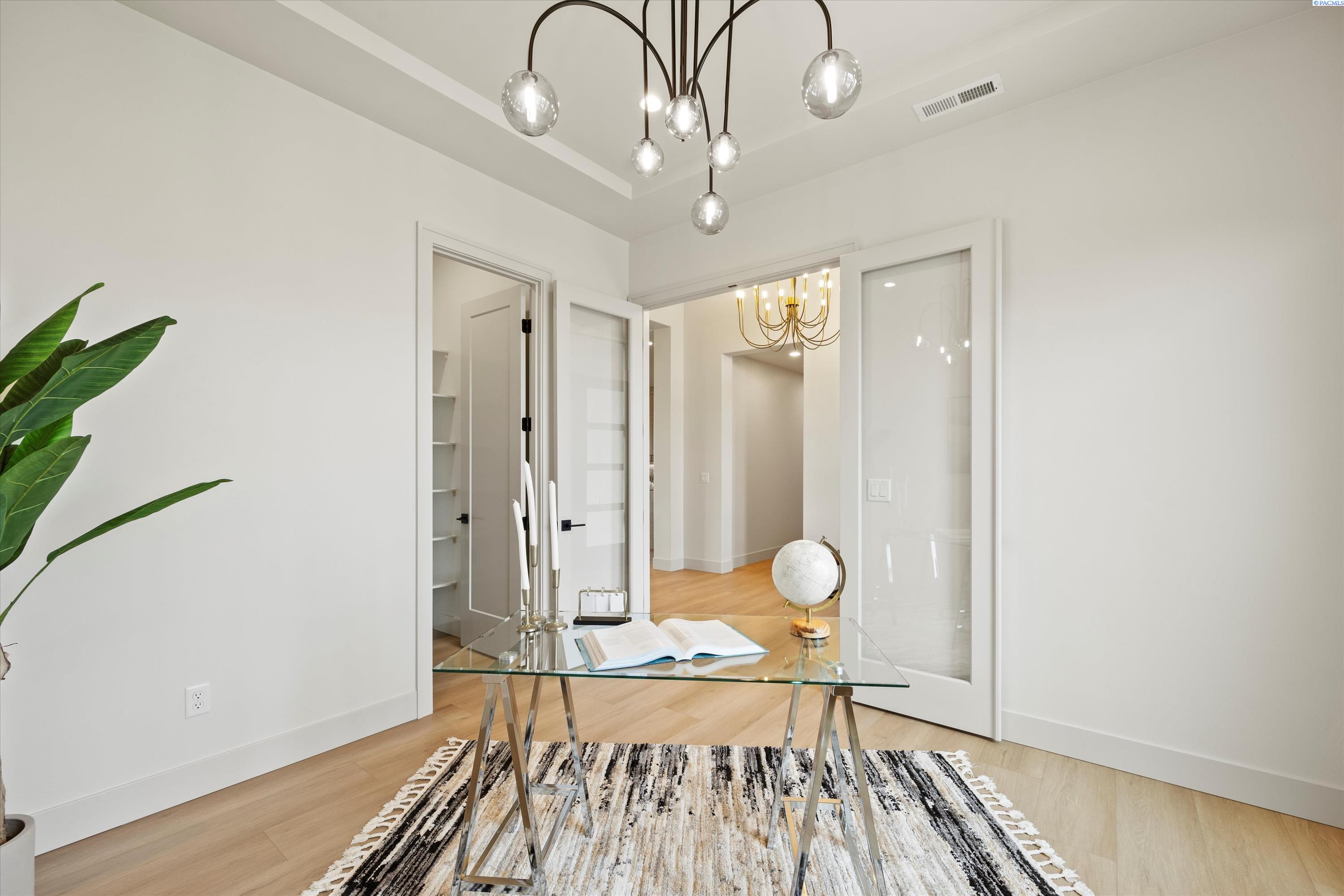 Kennewick, Washington, 99338, United States, 4 Bedrooms Bedrooms, ,4 BathroomsBathrooms,Residential,For Sale,1993366