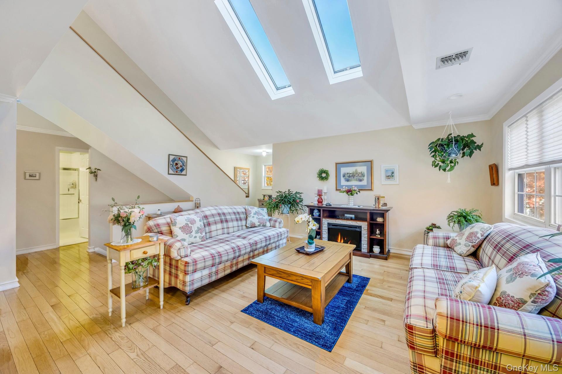 Nesconset, New York, 11767, United States, 2 Bedrooms Bedrooms, ,2 BathroomsBathrooms,Residential,For Sale,1988274