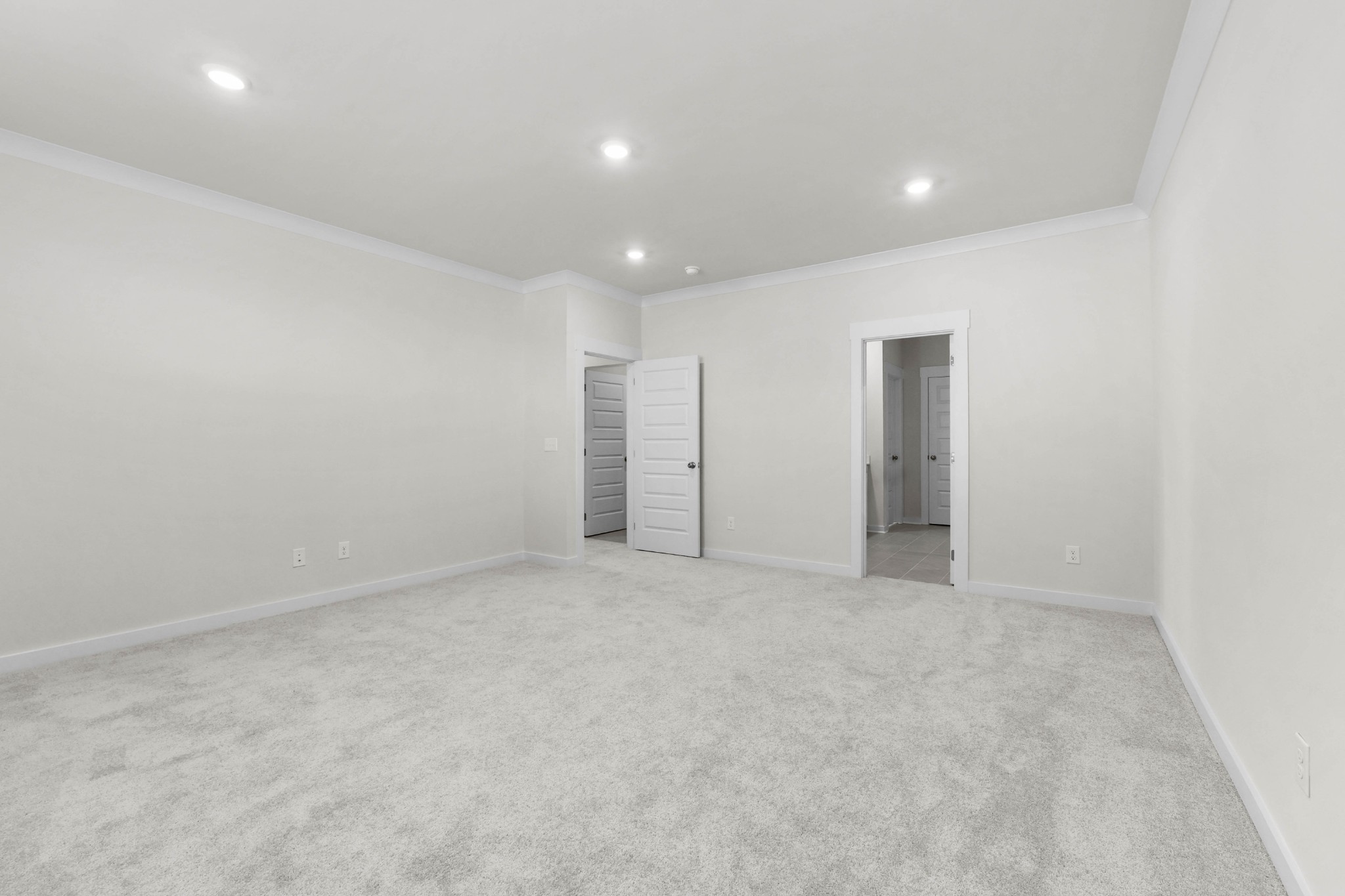 Clarksville, Tennessee, 37043, United States, 5 Bedrooms Bedrooms, ,5 BathroomsBathrooms,Residential,For Sale,1976524