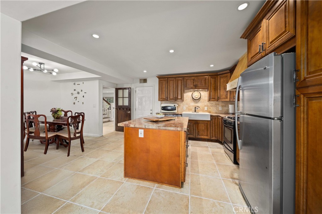 Newhall, California, 91321, United States, 5 Bedrooms Bedrooms, ,4 BathroomsBathrooms,Residential,For Sale,1940368