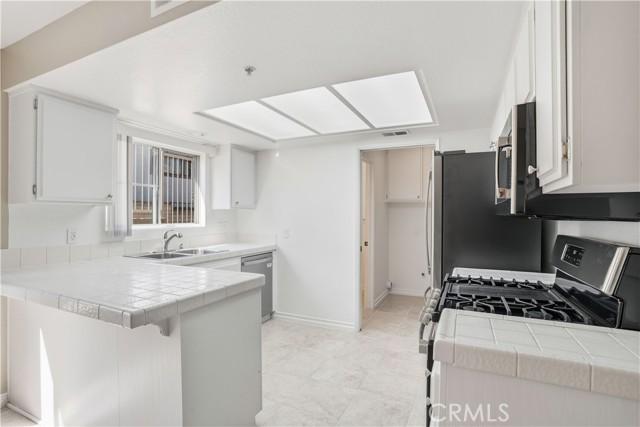 Brea, California, 92821, United States, 2 Bedrooms Bedrooms, ,3 BathroomsBathrooms,Residential,For Sale,1963215