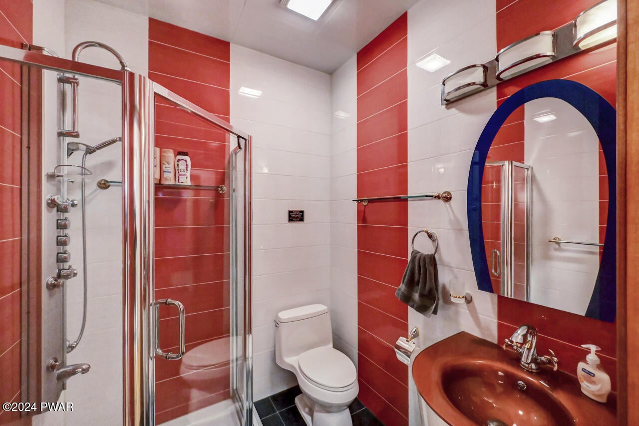 Albrightsville, Pennsylvania, 18210, United States, 4 Bedrooms Bedrooms, ,5 BathroomsBathrooms,Residential,For Sale,1982857