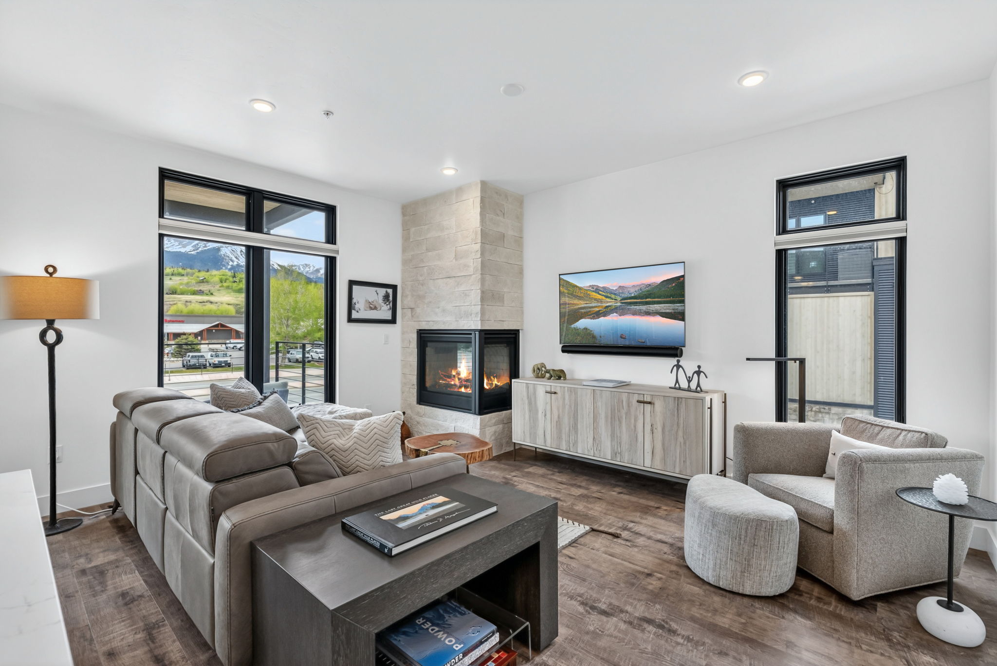  Enjoy Stunning Gore Range Views From Après Shores B21 - 物件實景
