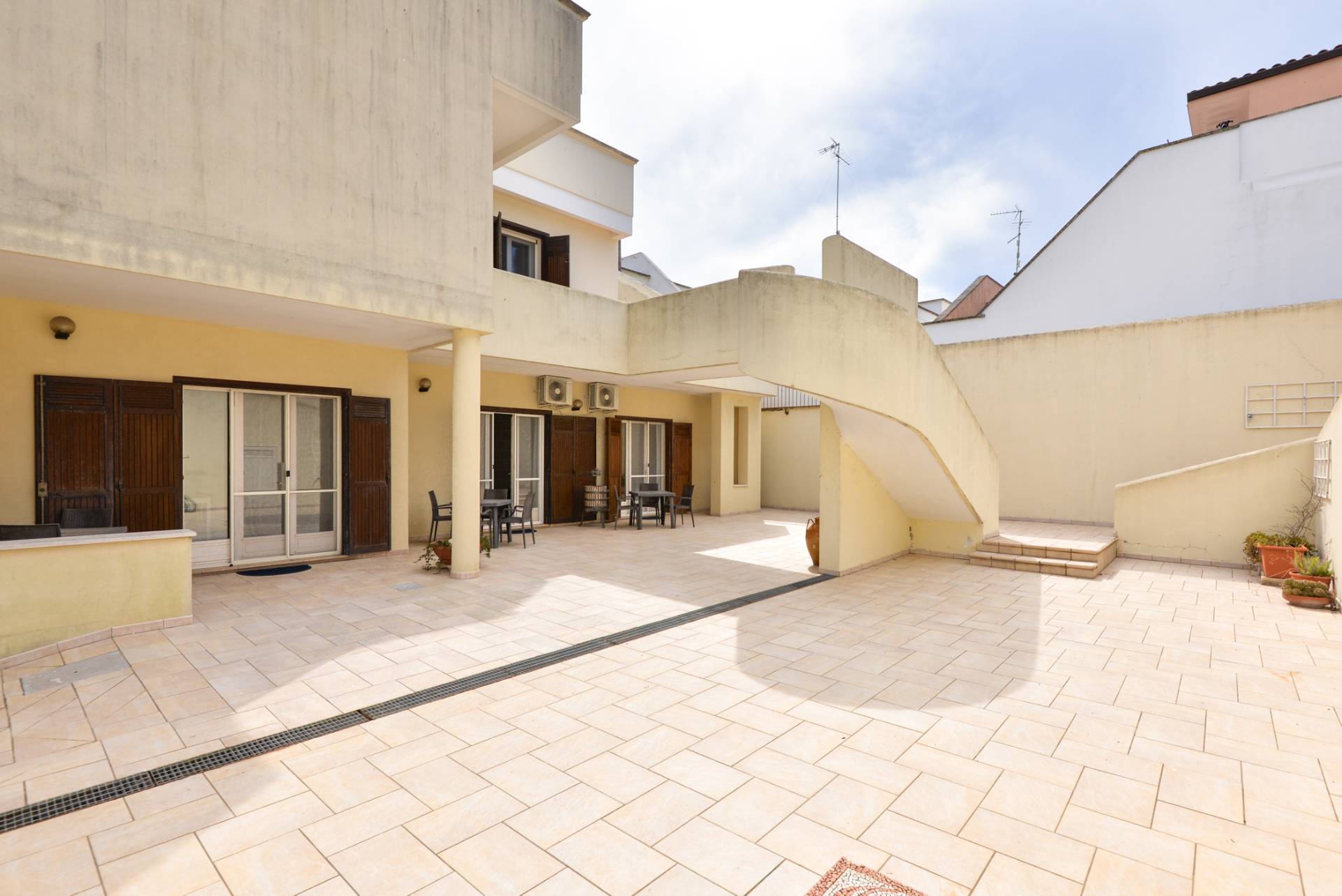 Lecce, Lecce, 73100, IT, 7 Bedrooms Bedrooms, ,6 BathroomsBathrooms,Residential,For Sale,1848251