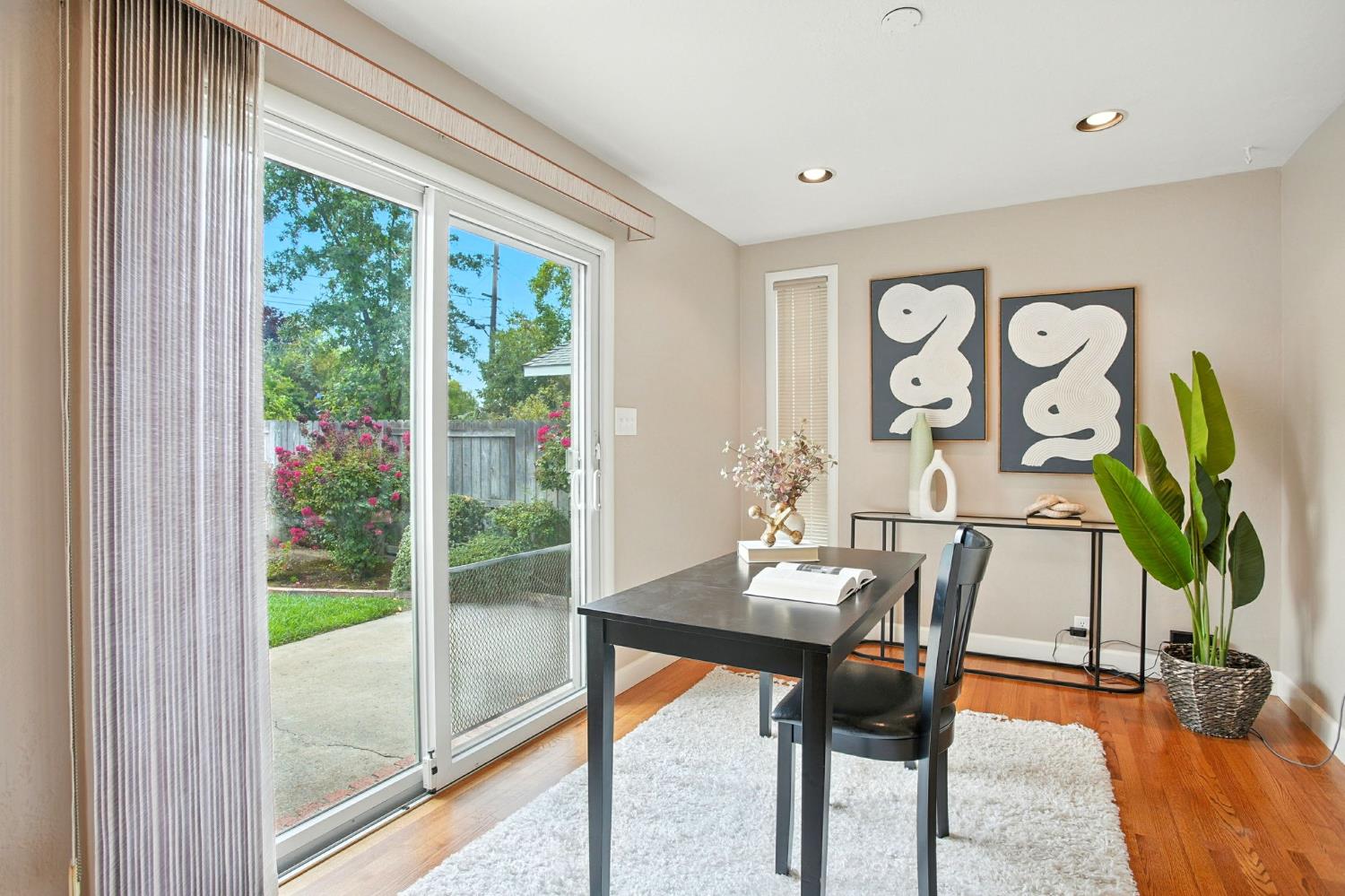 Sacramento, California, 95821, United States, 2 Bedrooms Bedrooms, ,2 BathroomsBathrooms,Residential,For Sale,1939306
