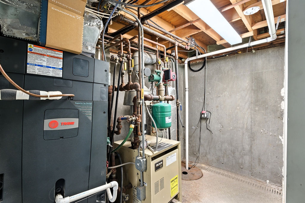 Howard Beach, New York, 11414, United States, 4 Bedrooms Bedrooms, ,4 BathroomsBathrooms,Residential,For Sale,1984168