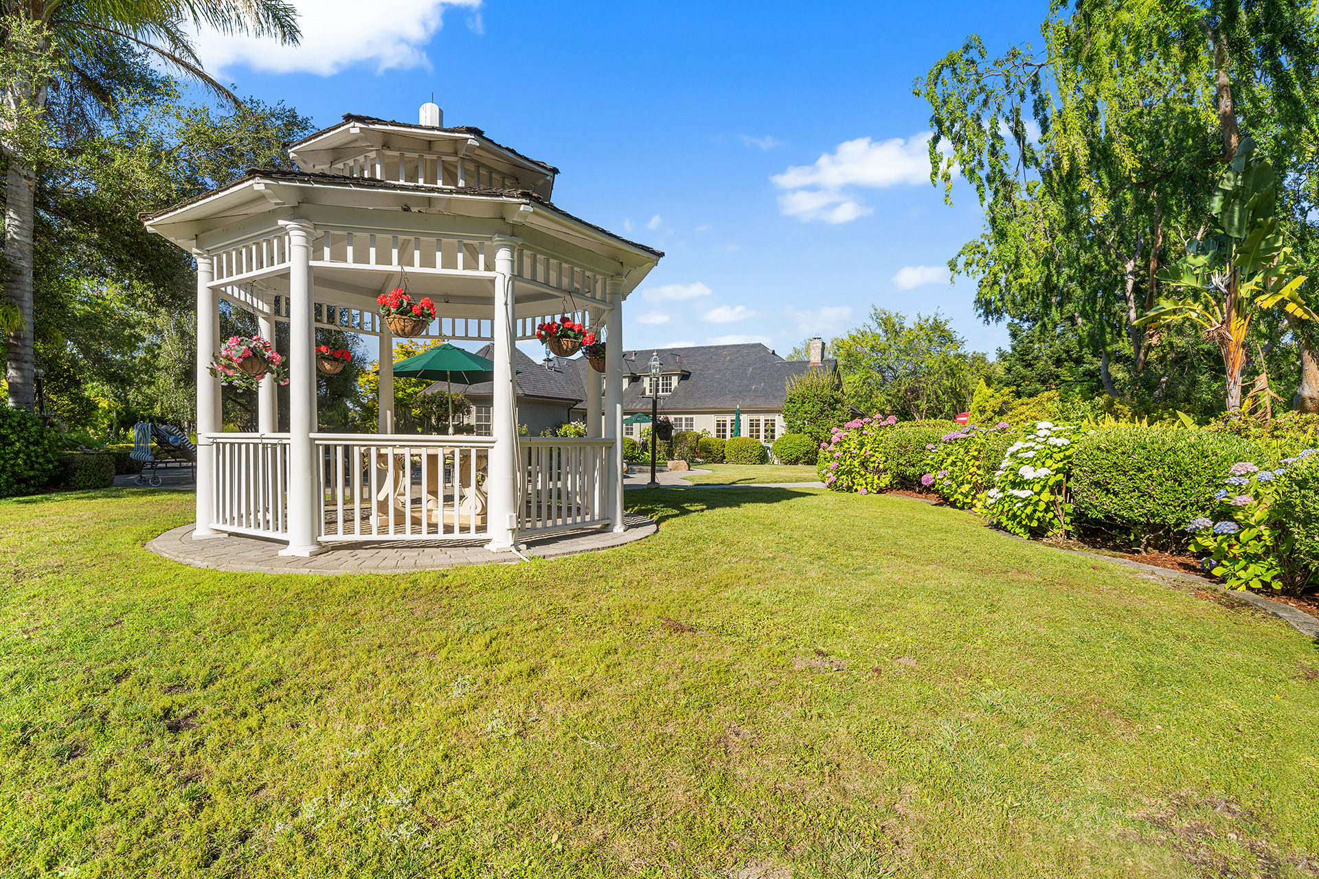  Stunning Saratoga Estate on Expansive Private Grounds - 物件實景