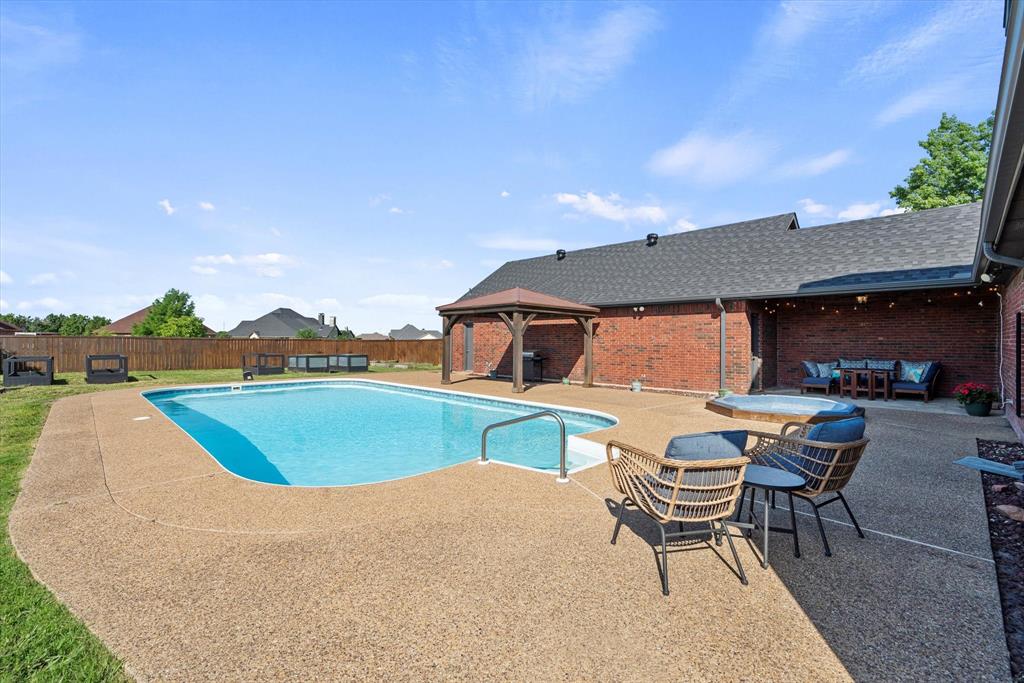 Terrell, Texas, 75160, United States, 4 Bedrooms Bedrooms, ,5 BathroomsBathrooms,Residential,For Sale,1827226