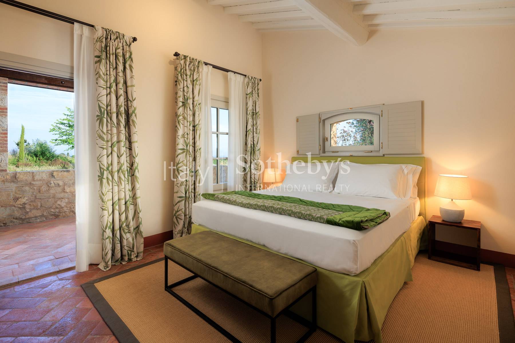  A prestigious wine estate with villa, pool and church - 物件實景