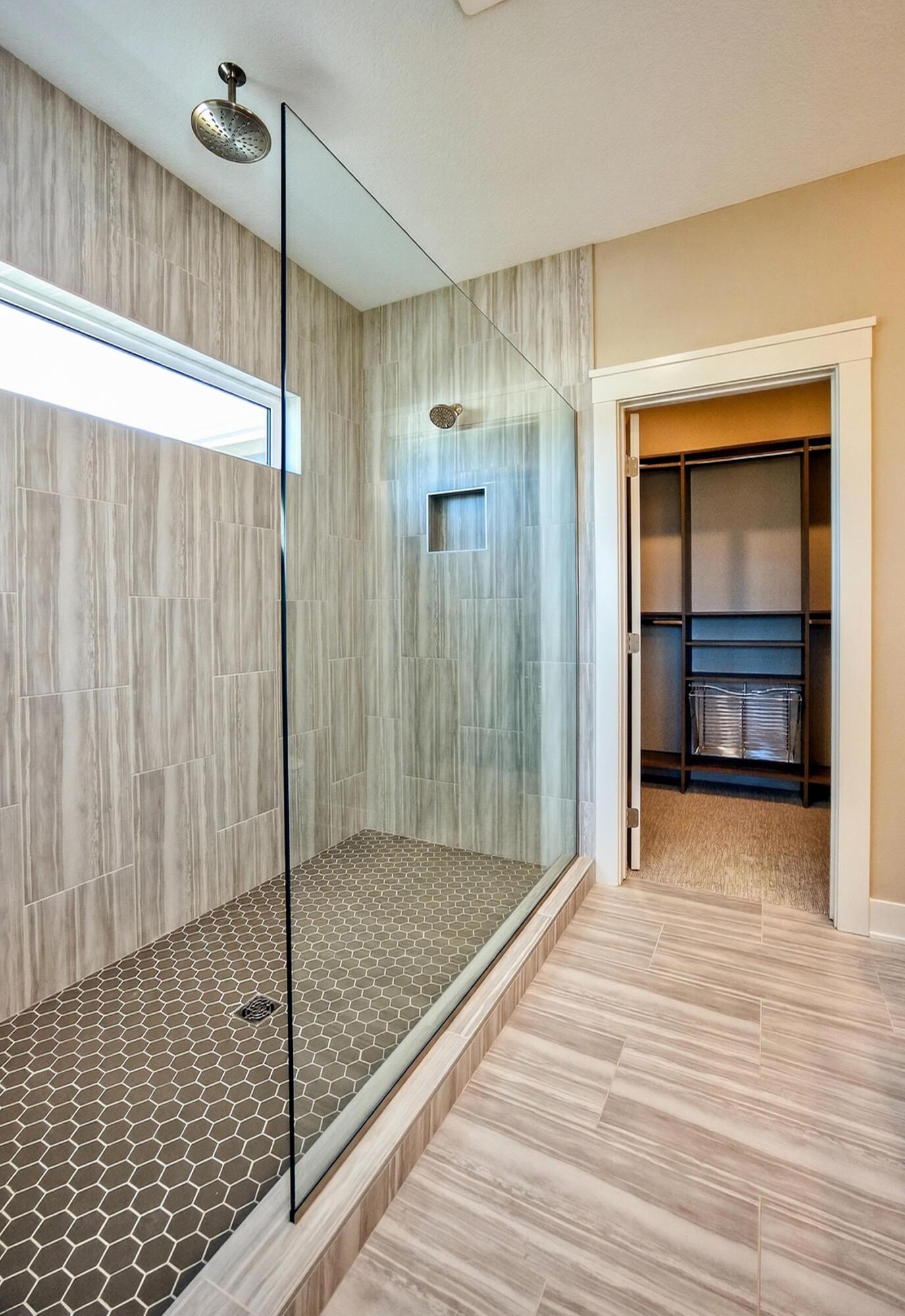 Huxley, Iowa, 50124, United States, 5 Bedrooms Bedrooms, ,3 BathroomsBathrooms,Residential,For Sale,2010428