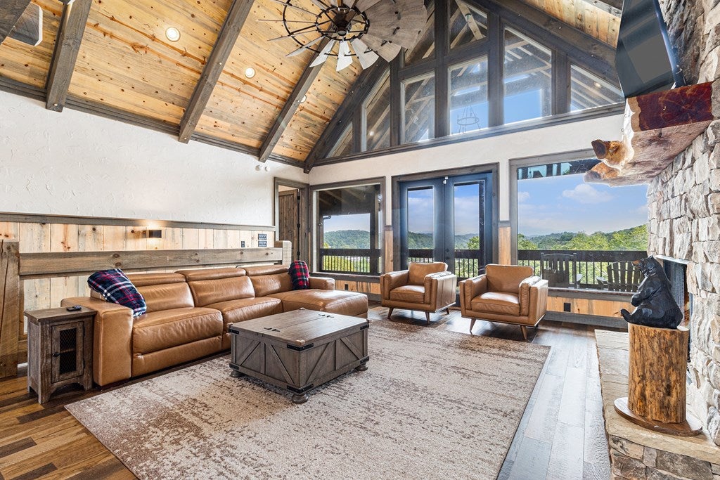 Ellijay, Georgia, 30540, United States, 5 Bedrooms Bedrooms, ,5 BathroomsBathrooms,Residential,For Sale,1952565