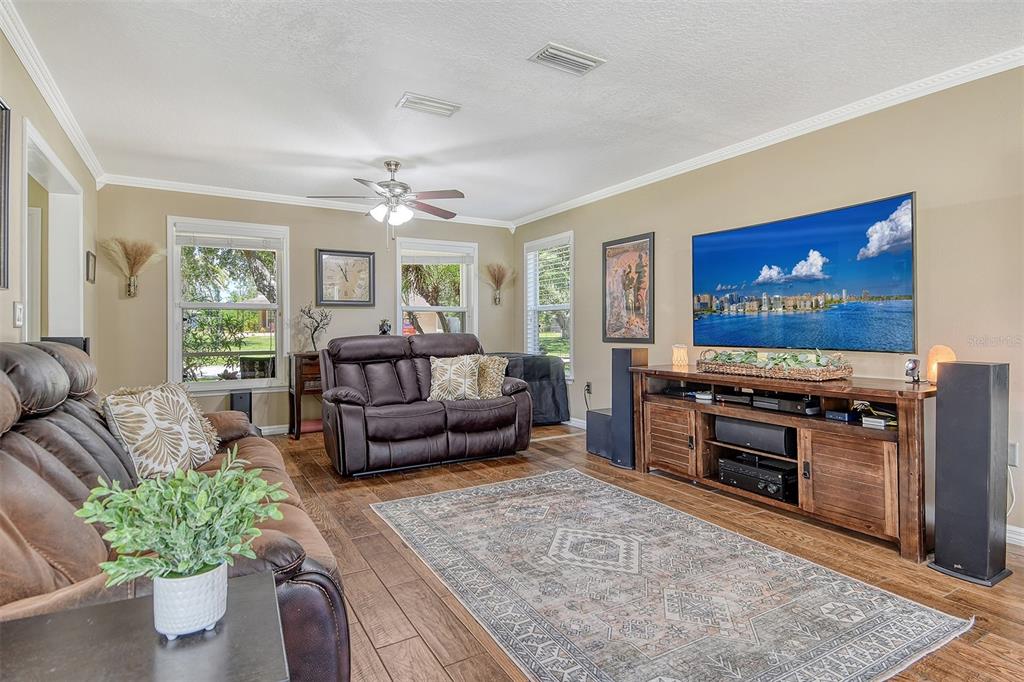 Bradenton, Florida, 34212, United States, 3 Bedrooms Bedrooms, ,3 BathroomsBathrooms,Residential,For Sale,1903405