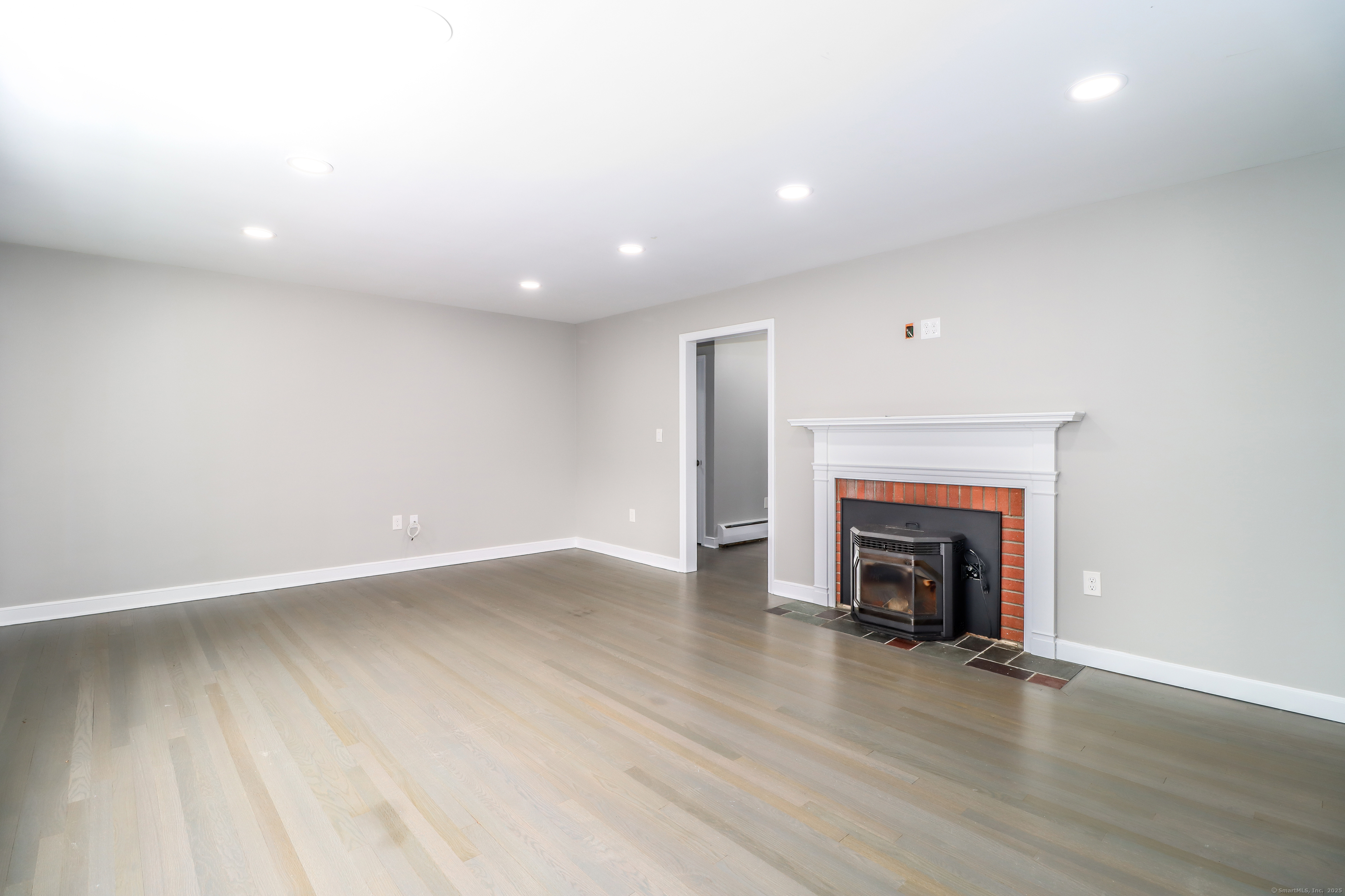 Redding, Connecticut, 06896, United States, 5 Bedrooms Bedrooms, ,3 BathroomsBathrooms,Residential,For Sale,1875500