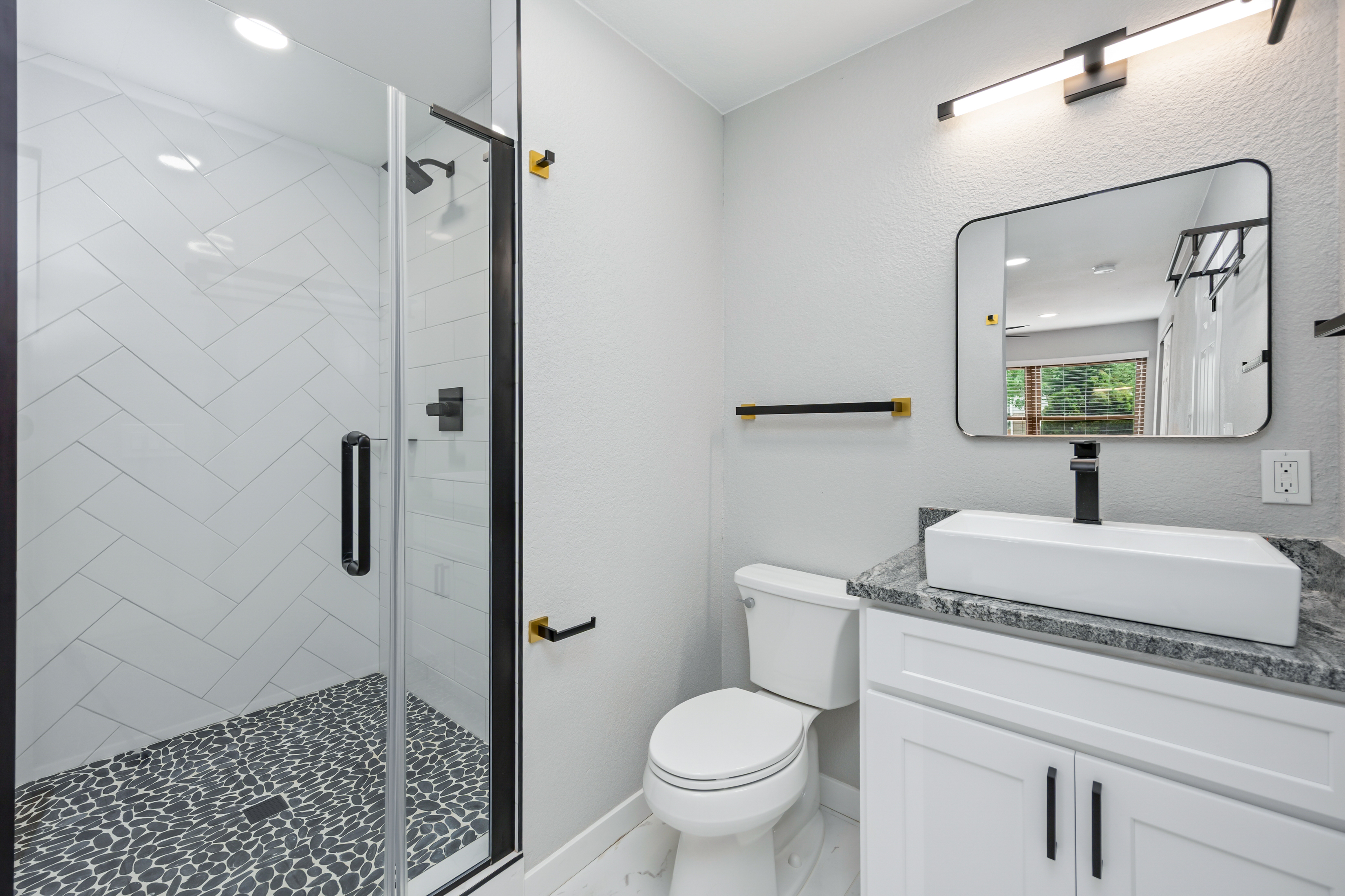  Beautifully renovated home in the desirable Three Fountains community - 物件實景