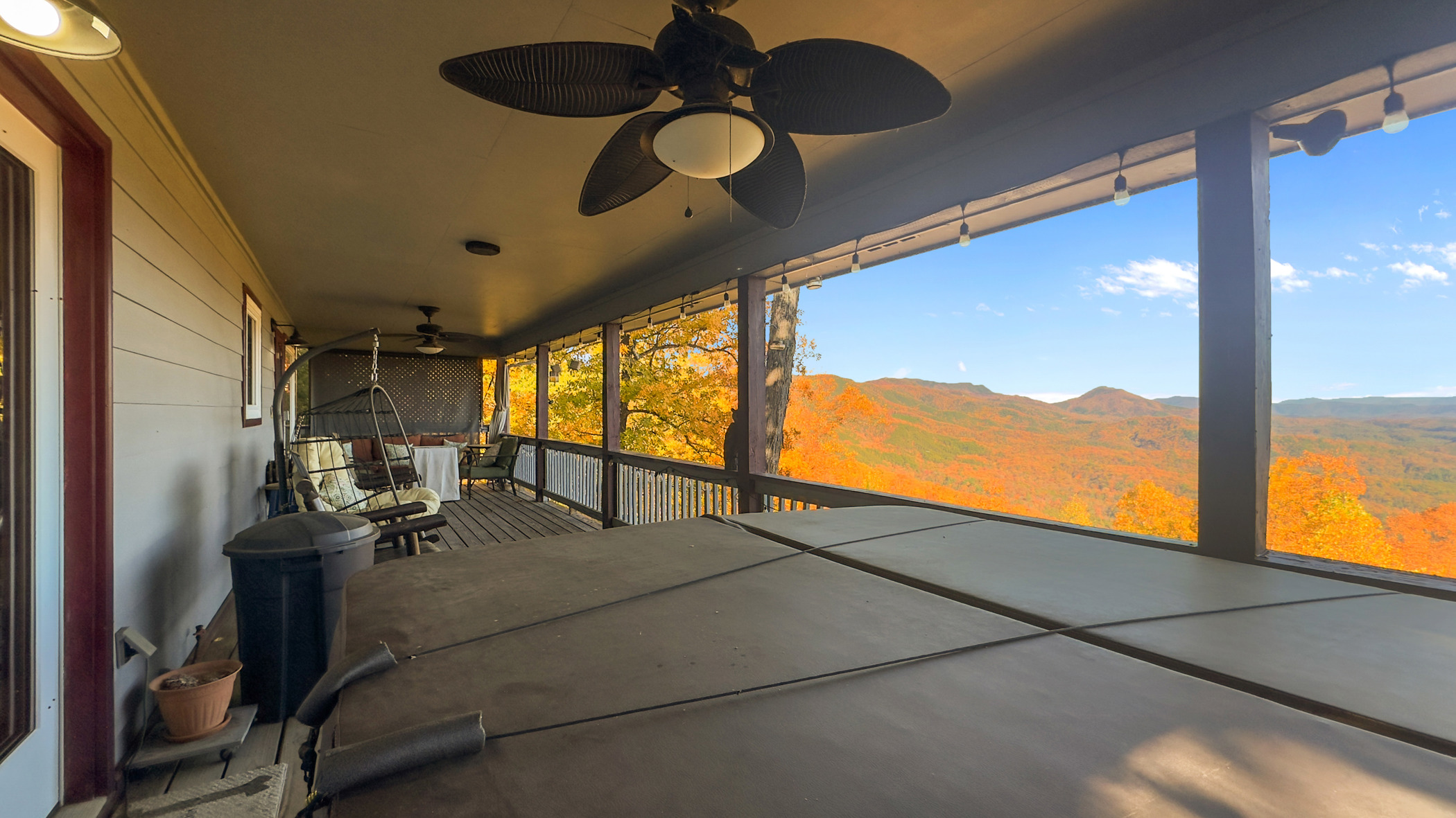 Sevierville, Tennessee, 37876, United States, 2 Bedrooms Bedrooms, ,4 BathroomsBathrooms,Residential,For Sale,1988602