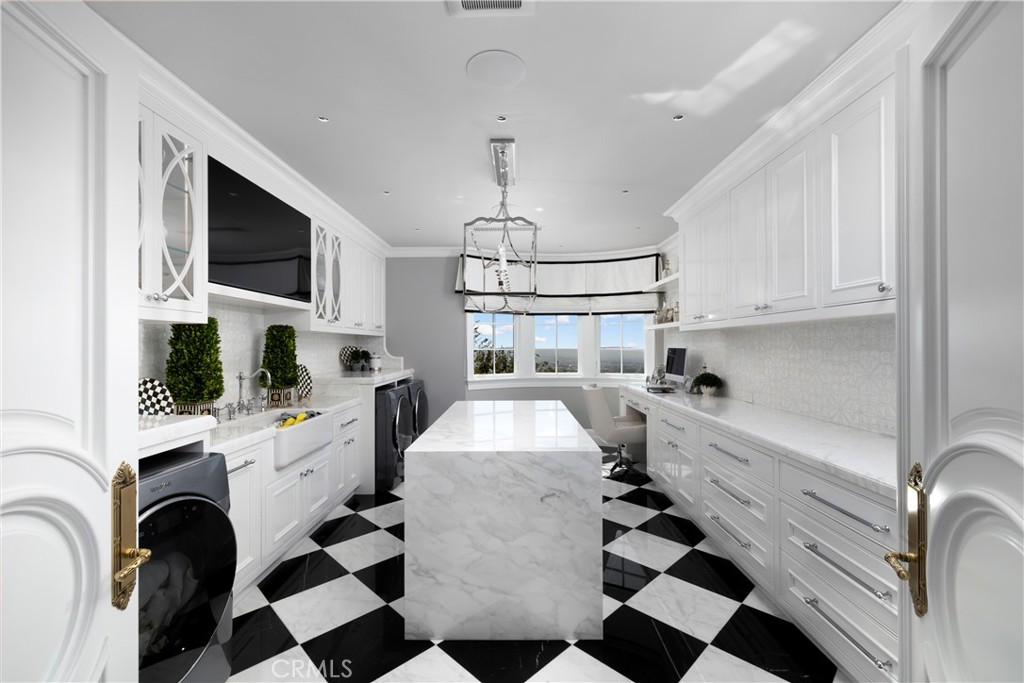 Glendora, California, 91741, United States, 6 Bedrooms Bedrooms, ,6 BathroomsBathrooms,Residential,For Sale,1987955