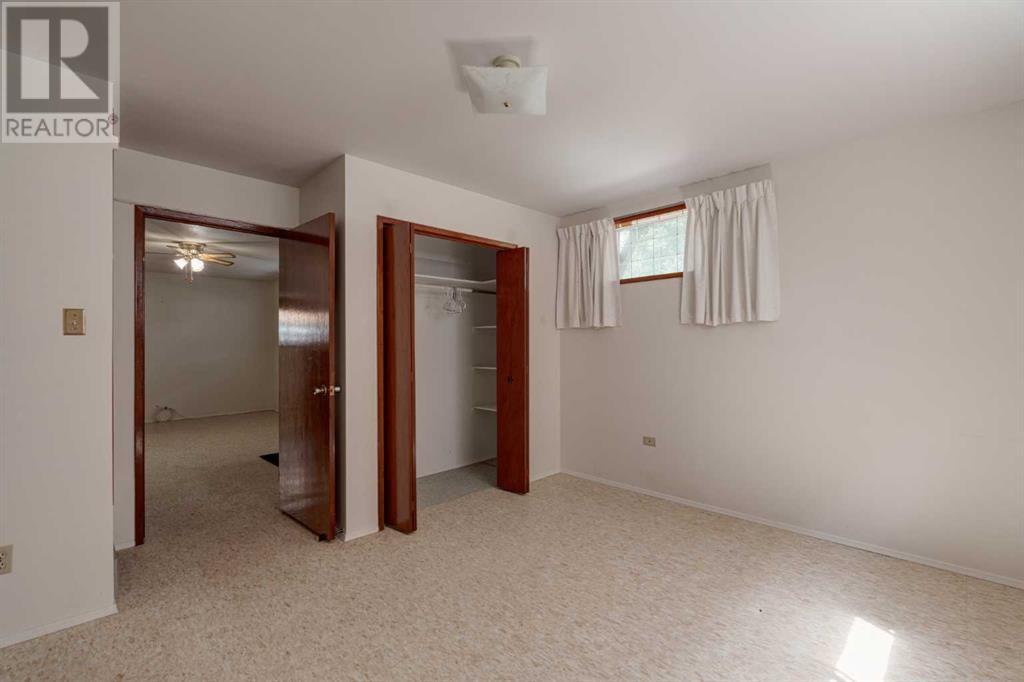 CALGARY, Alberta, T3E 2S7, CA, 3 Bedrooms Bedrooms, ,2 BathroomsBathrooms,Residential,For Sale,1896041