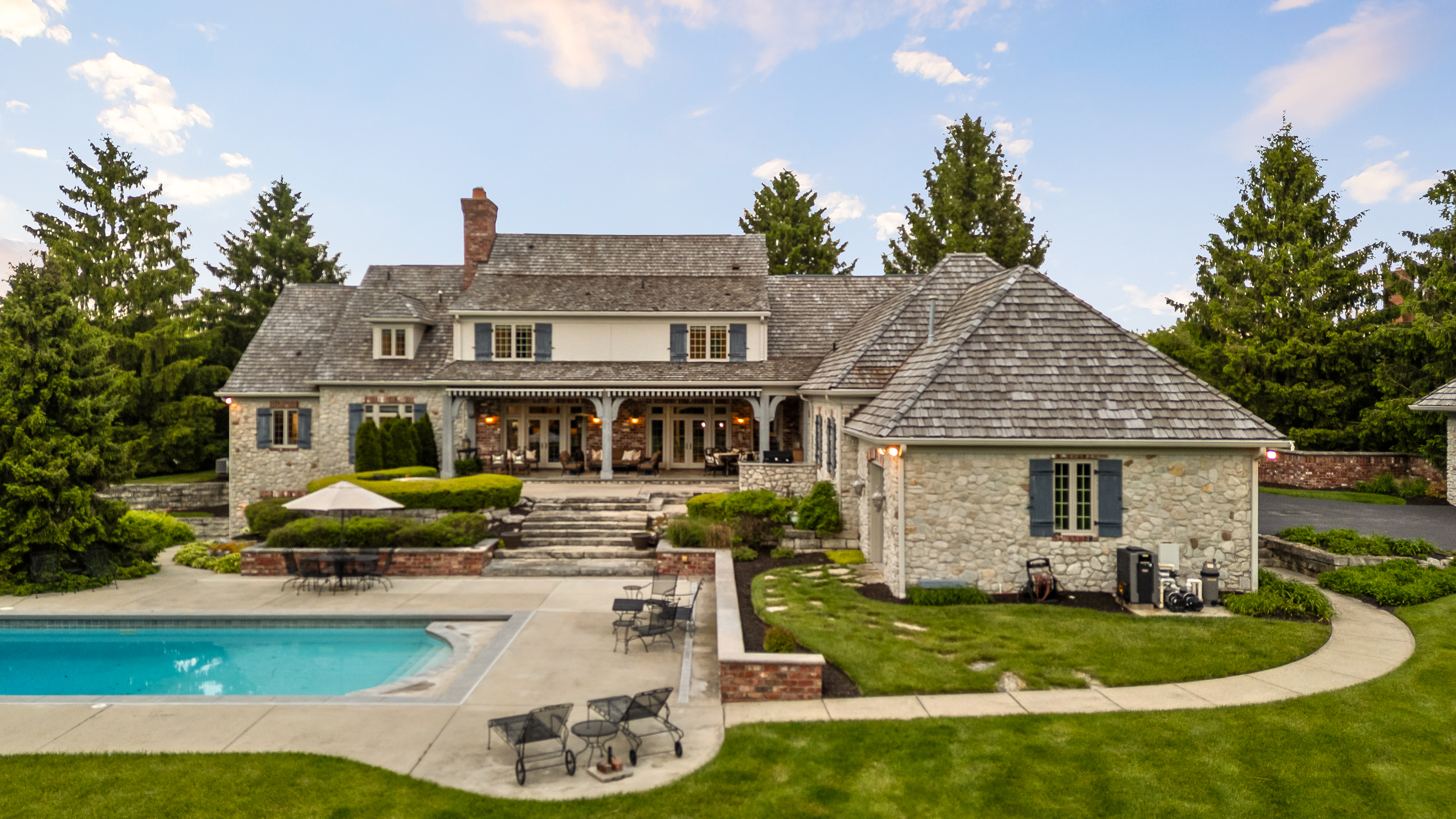  Signature Estate Set on More than 2 Acres in Desirable Zionsville Neighborhood - 物件實景