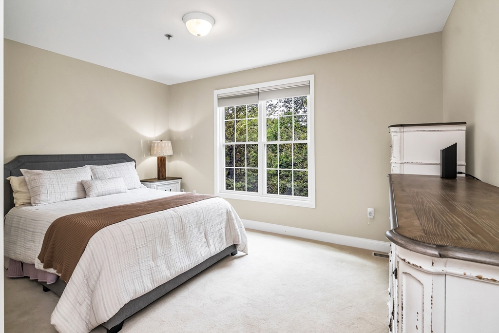 Haverhill, Massachusetts, 01832, United States, 2 Bedrooms Bedrooms, ,3 BathroomsBathrooms,Residential,For Sale,1931401