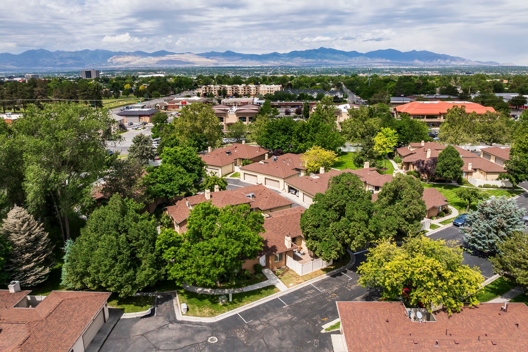  Rarely Available Harvest Lane Rambler Main-Level Living - 物件實景