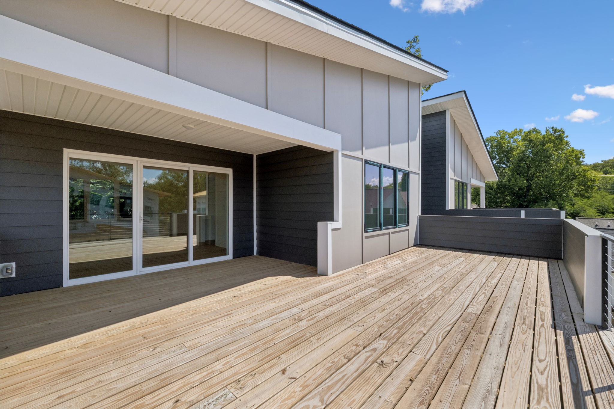 Nashville, Tennessee, 37206, United States, 4 Bedrooms Bedrooms, ,4 BathroomsBathrooms,Residential,For Sale,1918812
