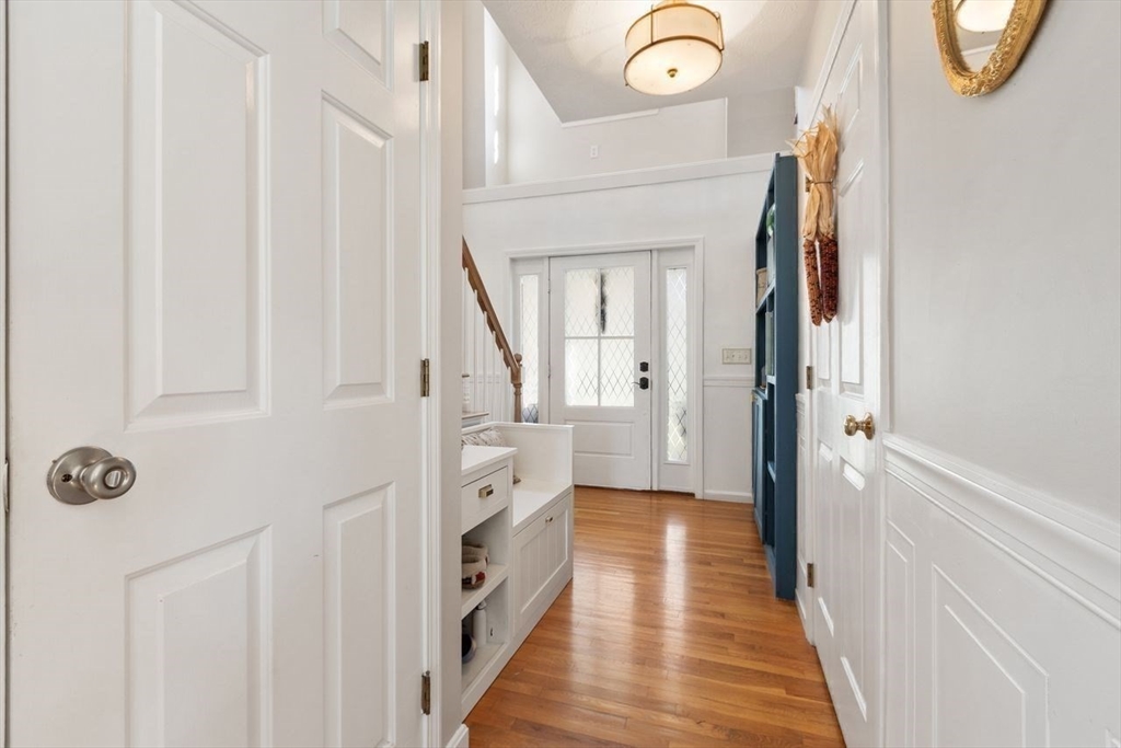 Westford, Massachusetts, 01886, United States, 4 Bedrooms Bedrooms, ,4 BathroomsBathrooms,Residential,For Sale,1987953