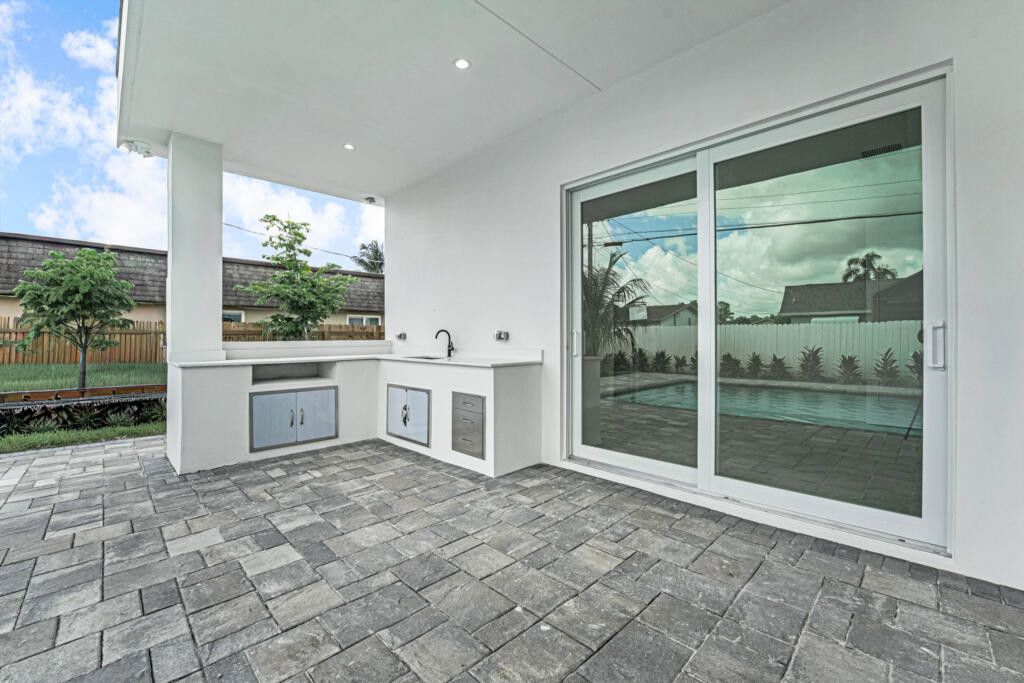 Lake Worth, Florida, 33467, United States, 5 Bedrooms Bedrooms, ,5 BathroomsBathrooms,Residential,For Sale,1982924