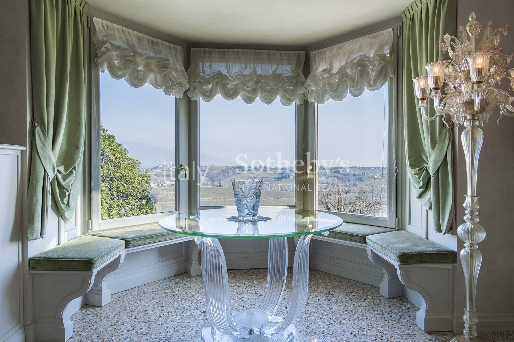  Hillside villa with olive grove and caretaker