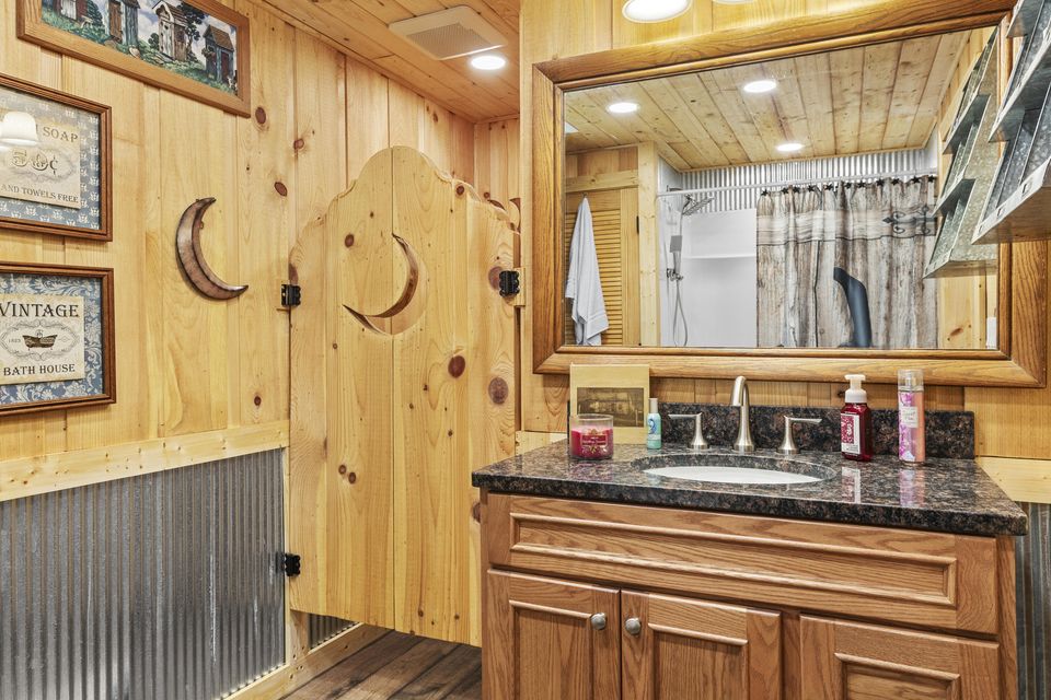 Versailles, Kentucky, 40383, United States, 3 Bedrooms Bedrooms, ,2 BathroomsBathrooms,Residential,For Sale,1976488