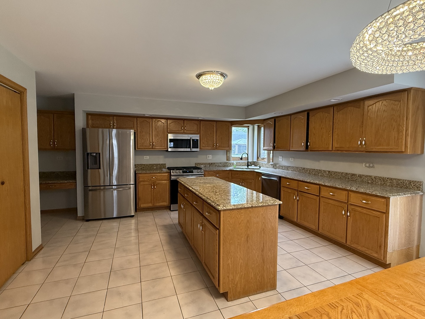 Burbank, Illinois, 60459, United States, 4 Bedrooms Bedrooms, ,3 BathroomsBathrooms,Residential,For Sale,1921383