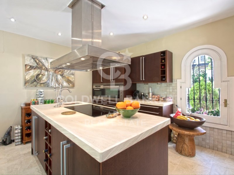 Marbella, Andalusia, ES, 5 Bedrooms Bedrooms, ,4 BathroomsBathrooms,Residential,For Sale,1848501