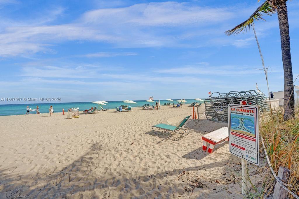 Hollywood, Florida, 33019, United States, 2 Bedrooms Bedrooms, ,2 BathroomsBathrooms,Residential,For Sale,1918580