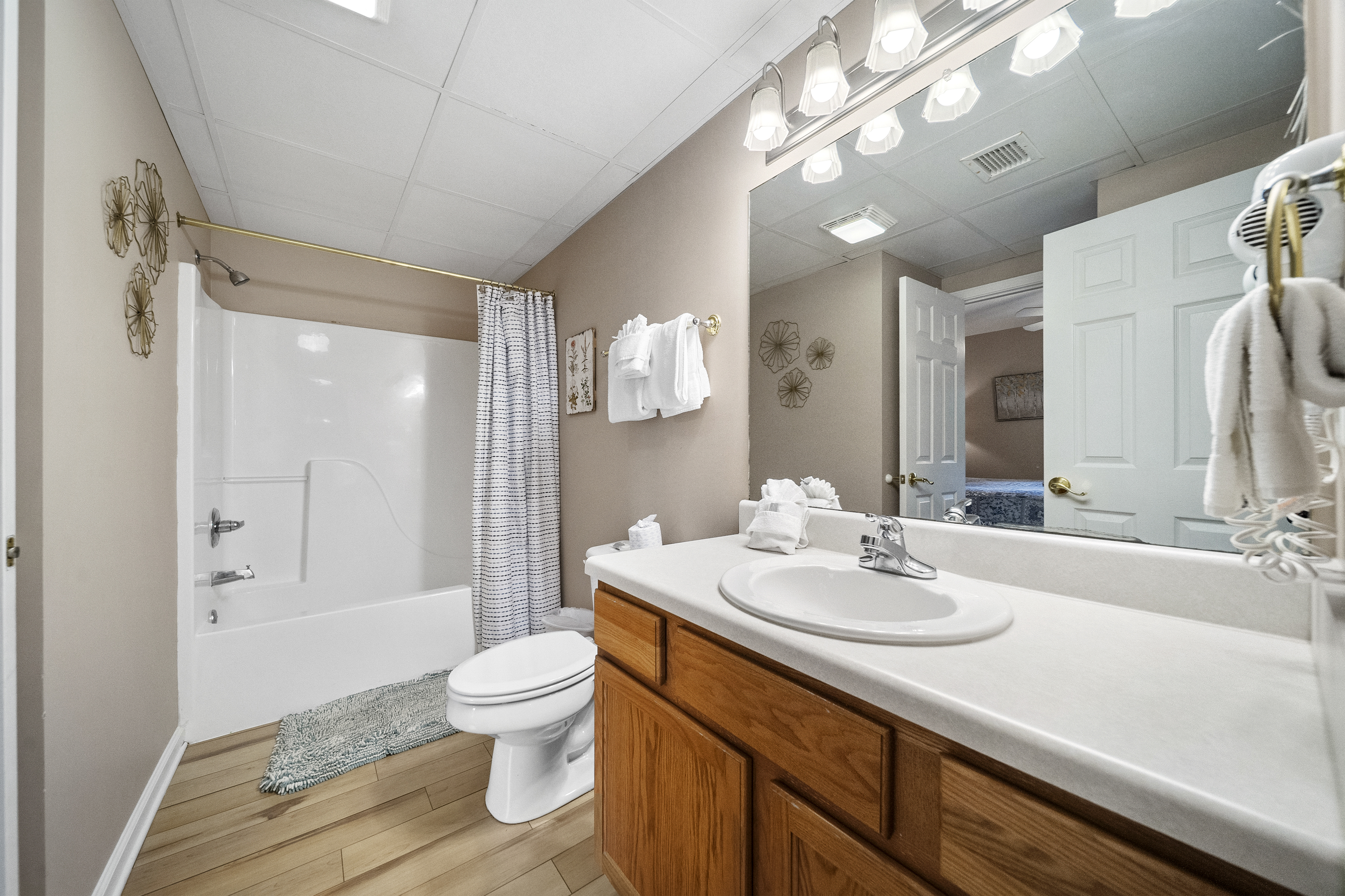 Pigeon Forge, Tennessee, 37863, United States, 4 Bedrooms Bedrooms, ,3 BathroomsBathrooms,Residential,For Sale,1923955