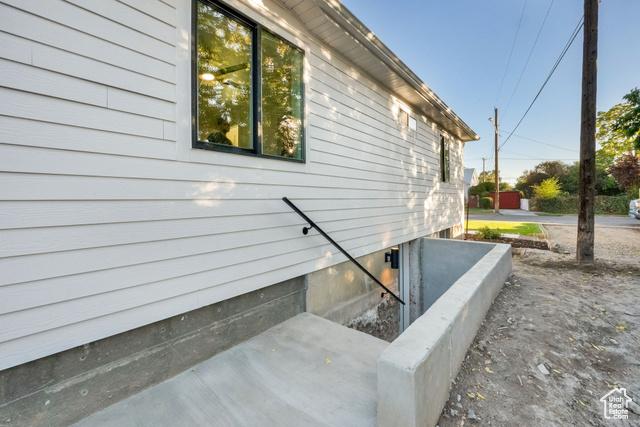 Murray, Utah, 84107, United States, 5 Bedrooms Bedrooms, ,3 BathroomsBathrooms,Residential,For Sale,2009099