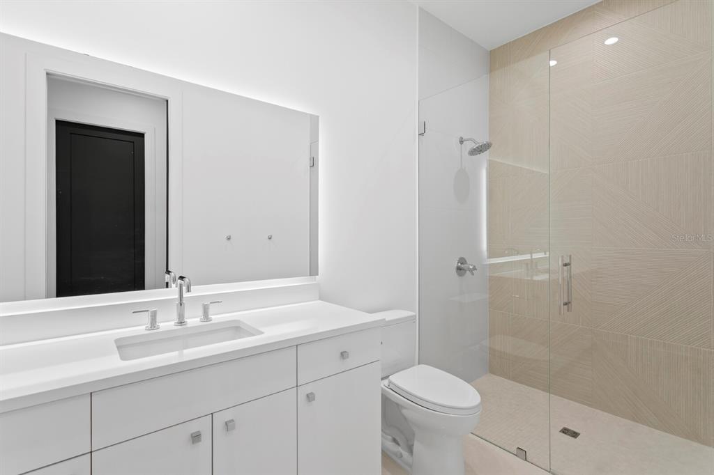 St Petersburg, Florida, 33703, United States, 5 Bedrooms Bedrooms, ,6 BathroomsBathrooms,Residential,For Sale,1856126