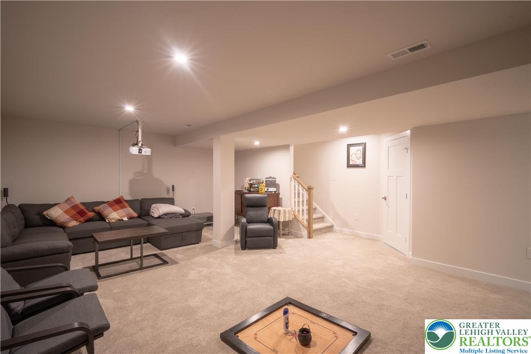 North Catasauqua Bor, Pennsylvania, 18032, United States, 4 Bedrooms Bedrooms, ,4 BathroomsBathrooms,Residential,For Sale,2001673