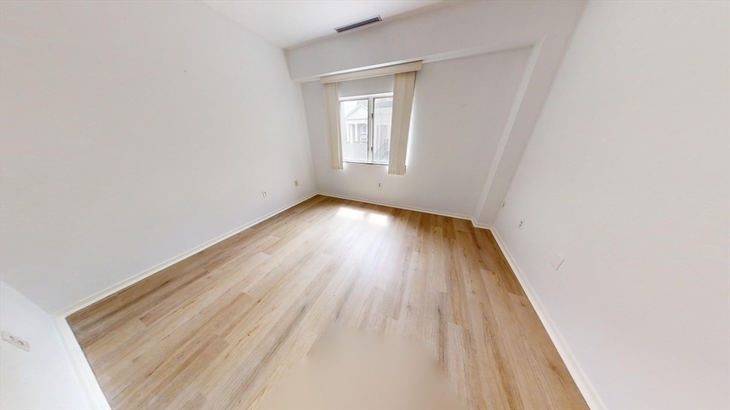 Brookline, Massachusetts, 02446, United States, 2 Bedrooms Bedrooms, ,2 BathroomsBathrooms,Residential,For Sale,1920109